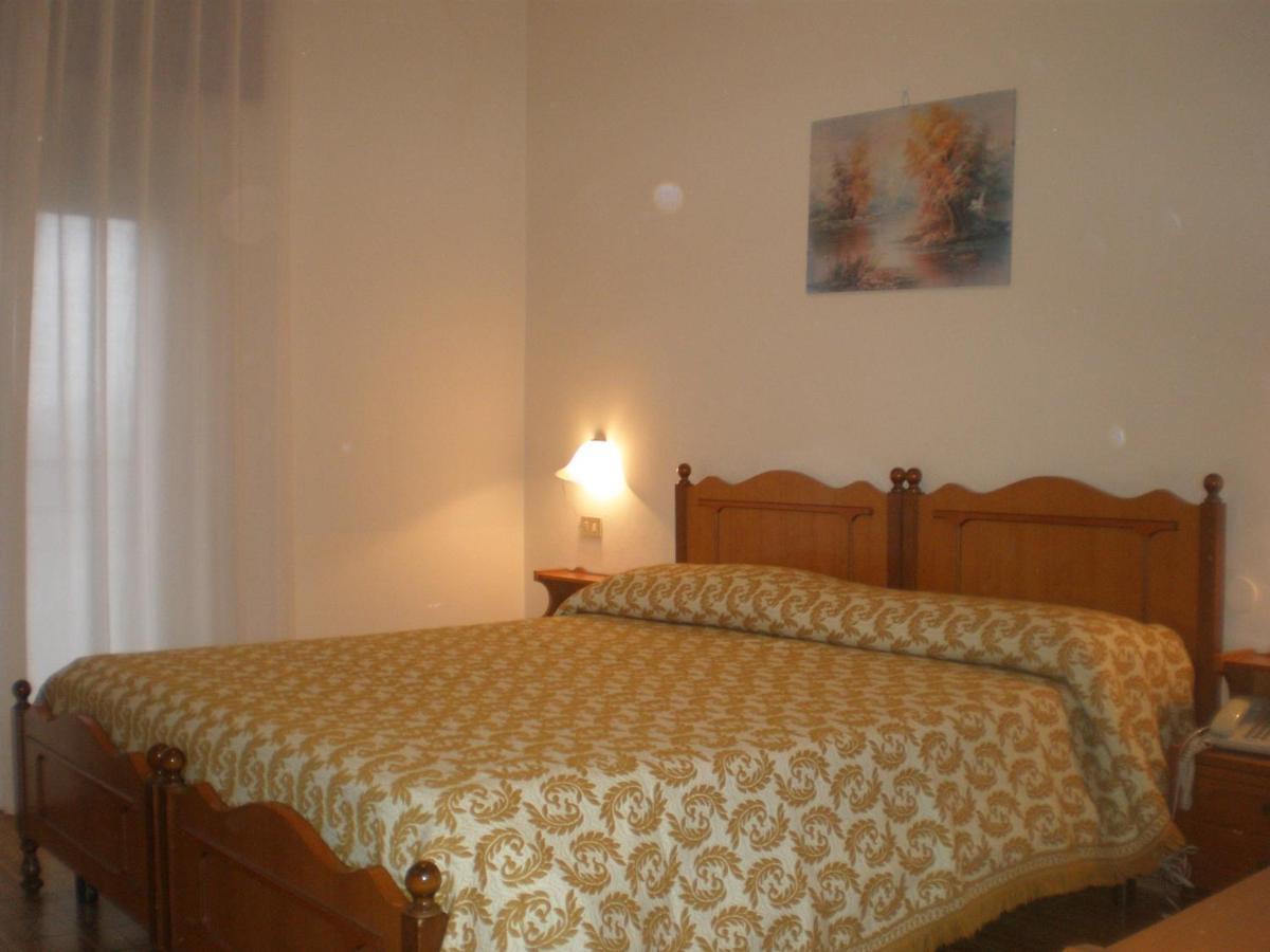 Amelia Hotel Momigno Bagian luar foto