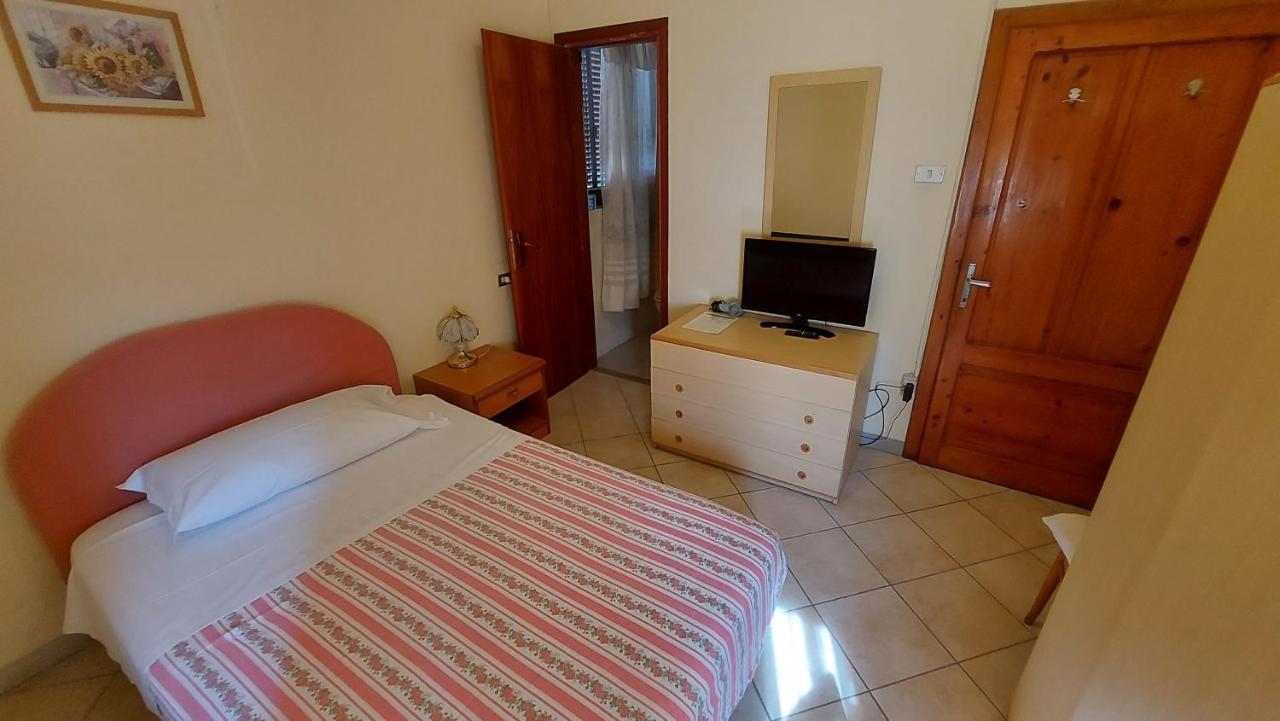 Amelia Hotel Momigno Bagian luar foto