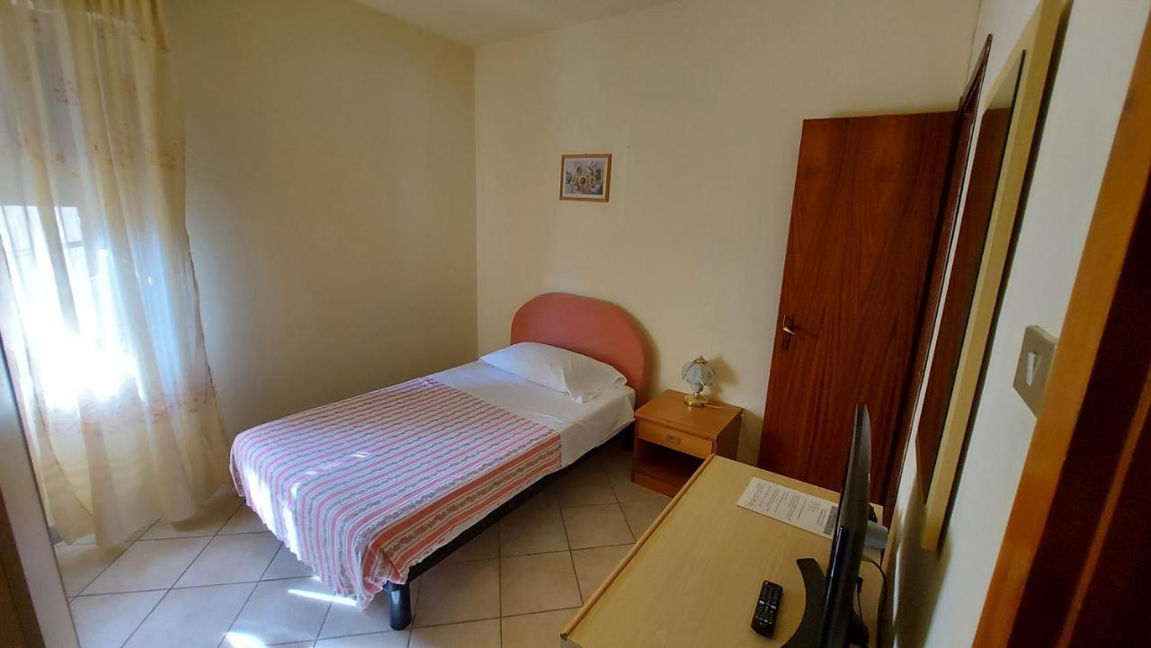 Amelia Hotel Momigno Bagian luar foto