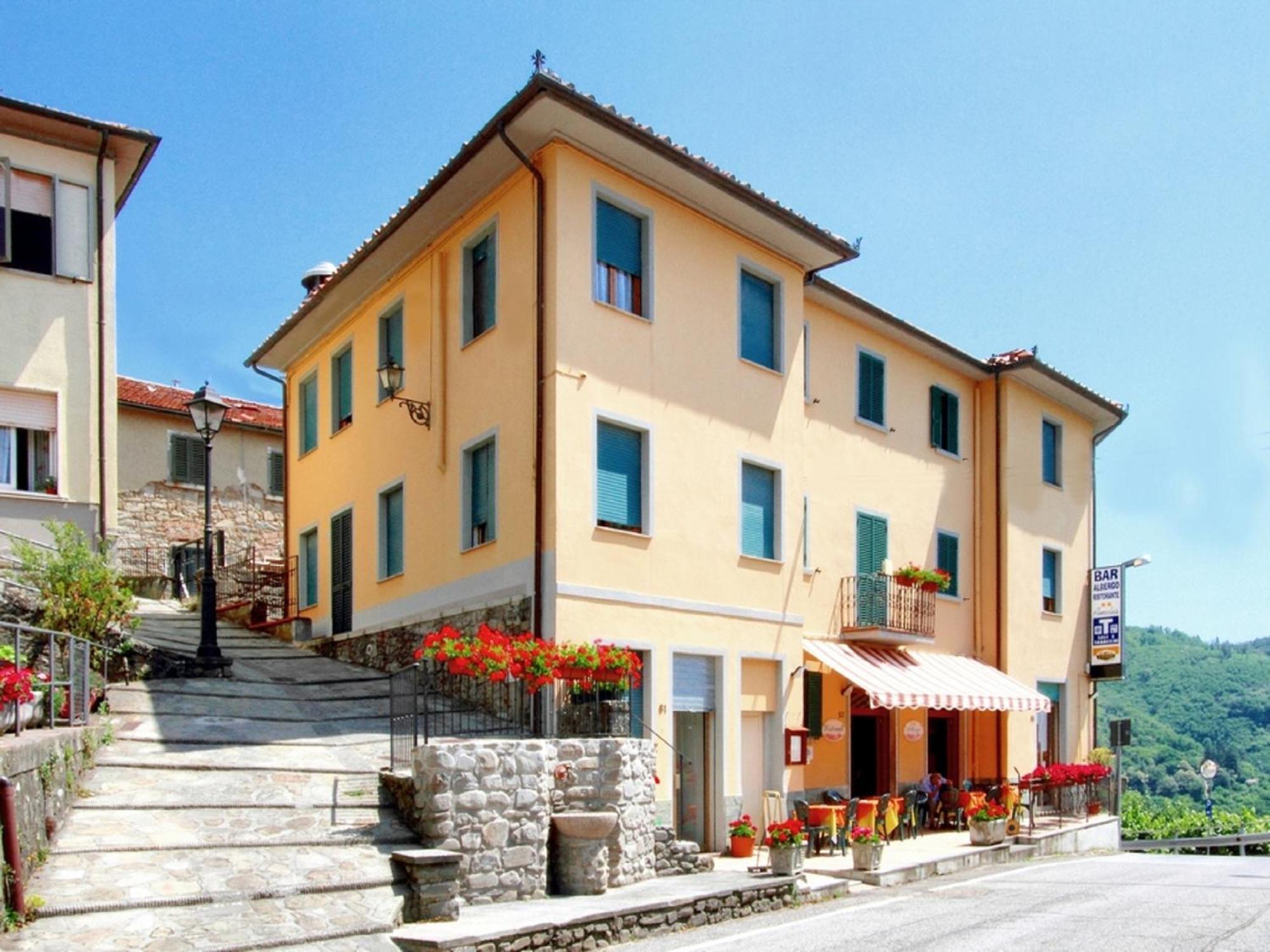 Amelia Hotel Momigno Bagian luar foto