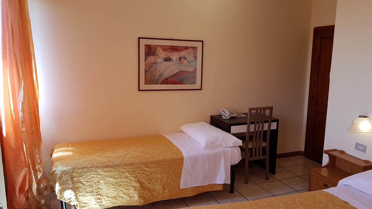 Amelia Hotel Momigno Bagian luar foto