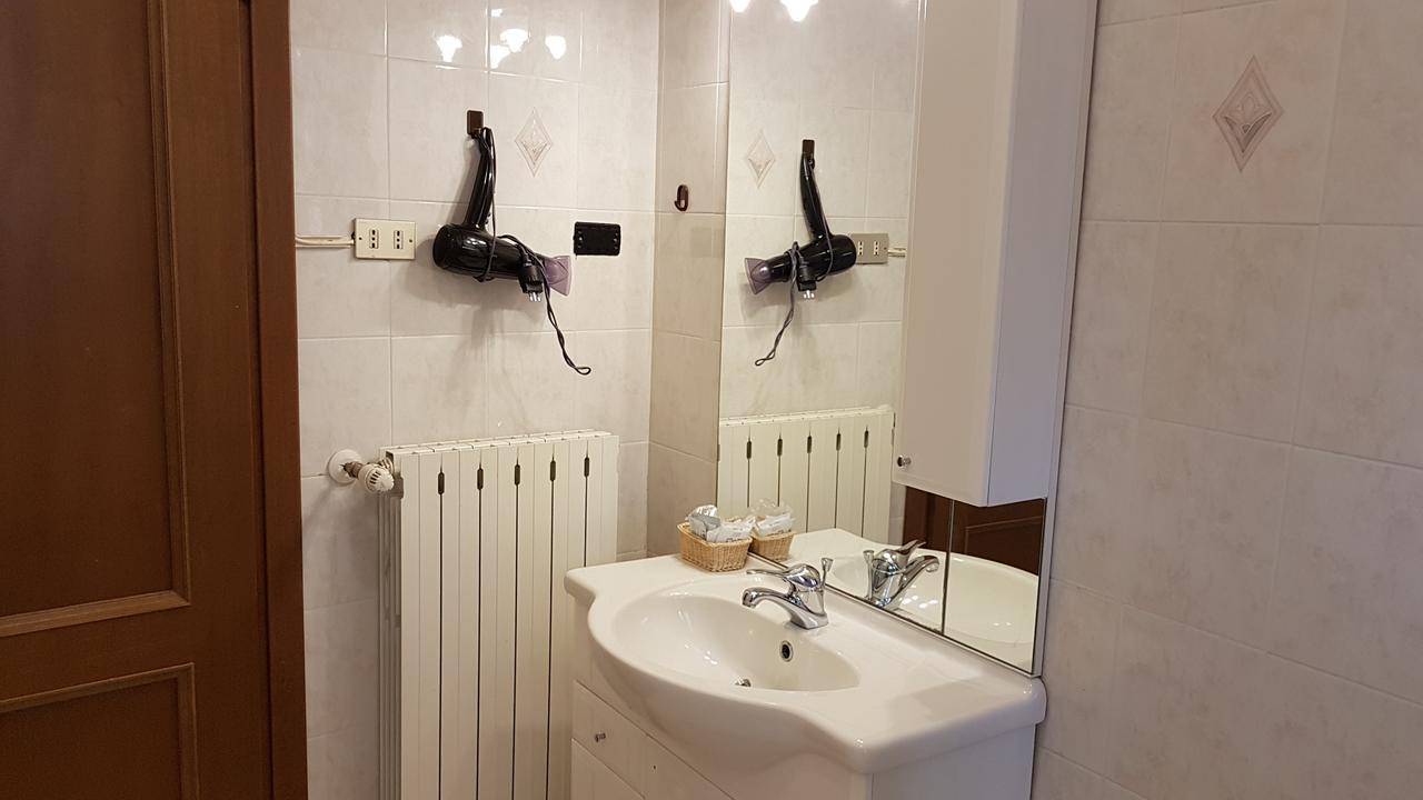 Amelia Hotel Momigno Bagian luar foto